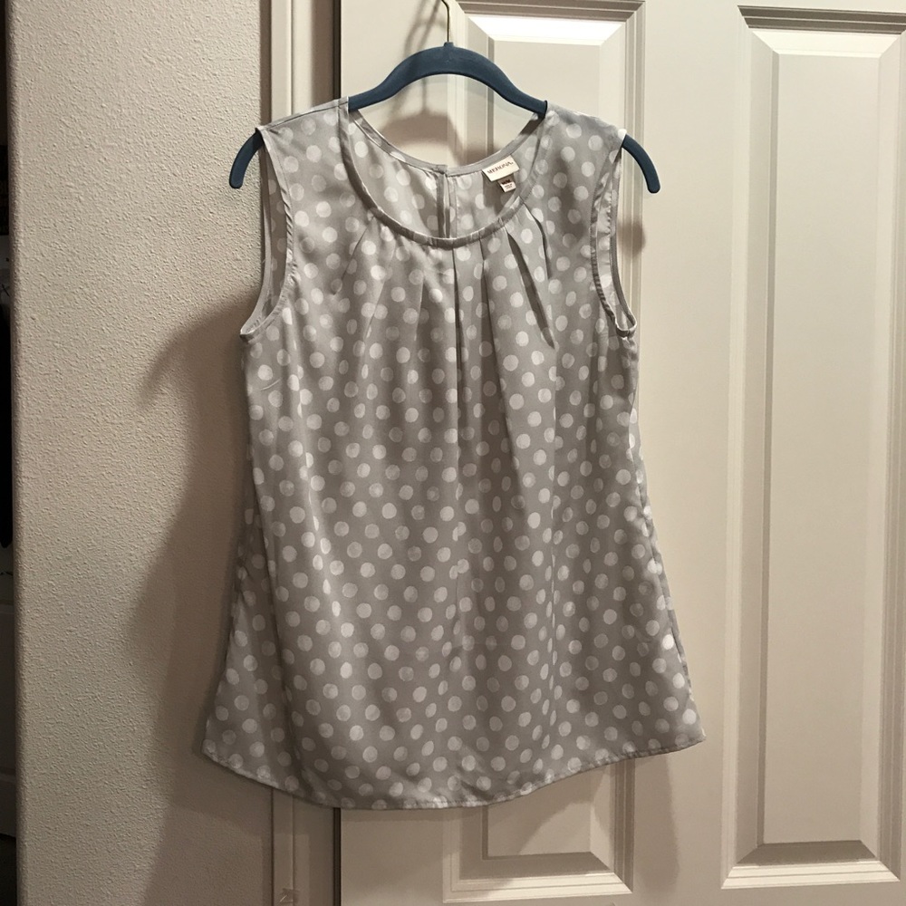 Sleeveless Gray/white polka dot blouse